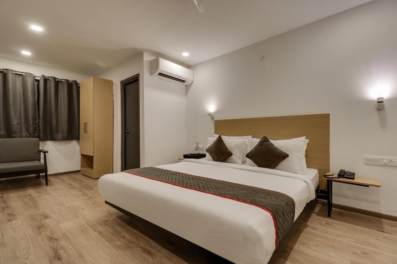 Oyo Townhouse 181 Ganeshpeth Colony Hotel Nagpur Buitenkant foto