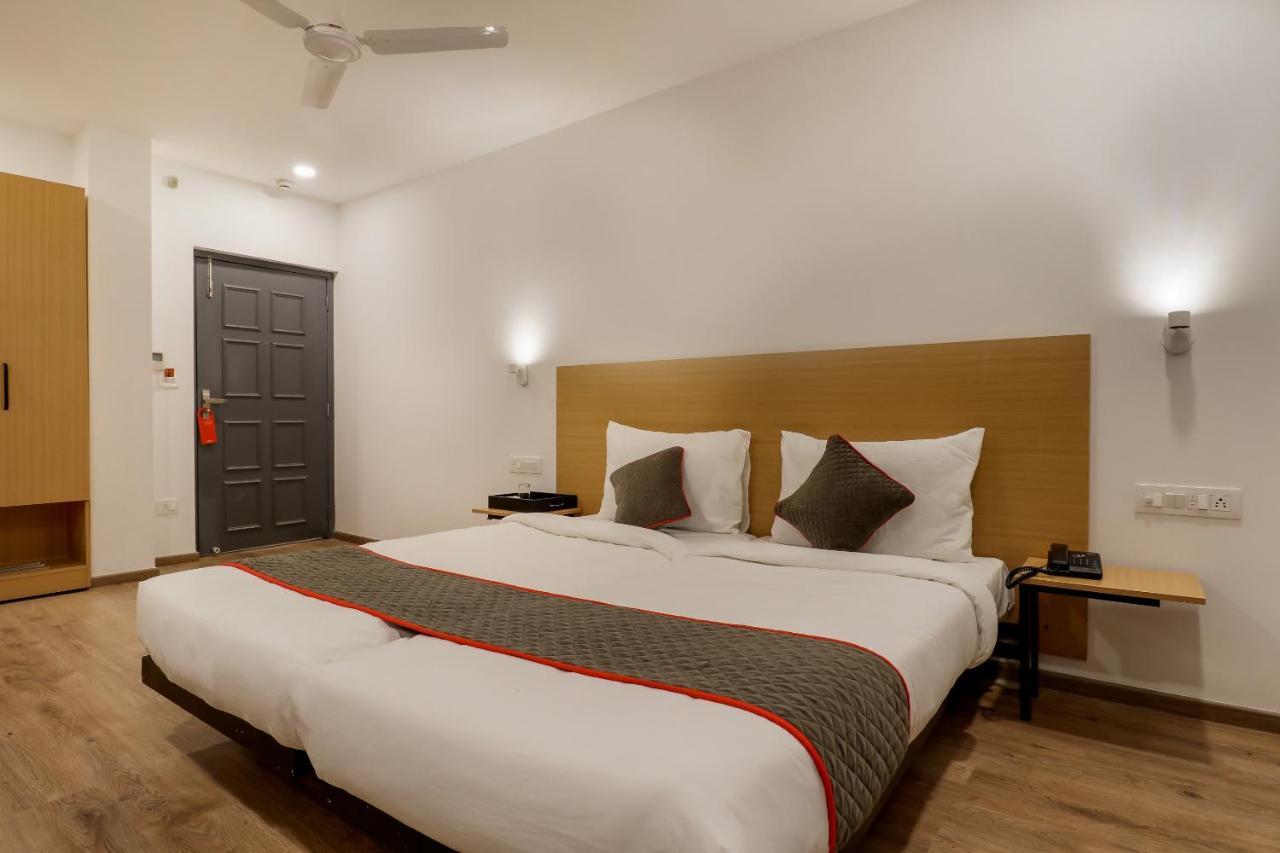 Oyo Townhouse 181 Ganeshpeth Colony Hotel Nagpur Buitenkant foto