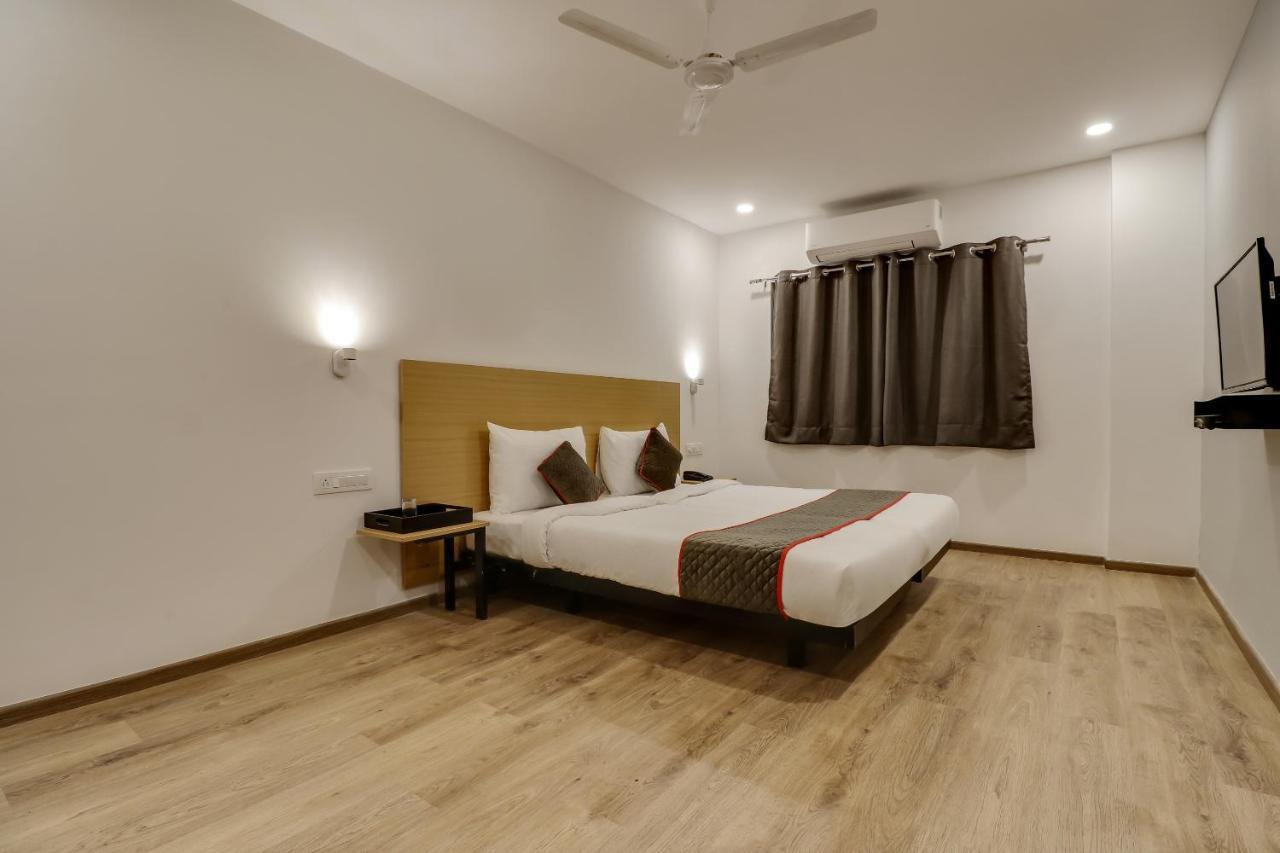 Oyo Townhouse 181 Ganeshpeth Colony Hotel Nagpur Buitenkant foto