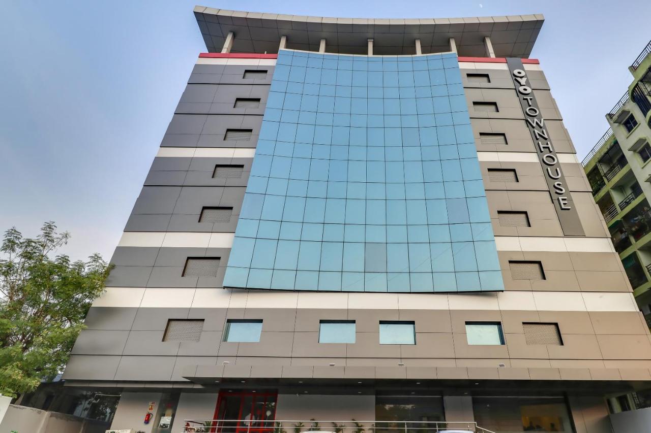 Oyo Townhouse 181 Ganeshpeth Colony Hotel Nagpur Buitenkant foto